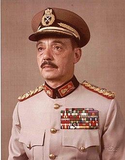 Eski Savunma Bakanı ve  Silahlı Kuvvetler Komutanı Mareşal Muhammed Abdulgani El Cemsi. Kaynak, Wikipedia.jpg